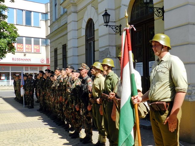 Emlékmenet a katonahősökért 2017 40
